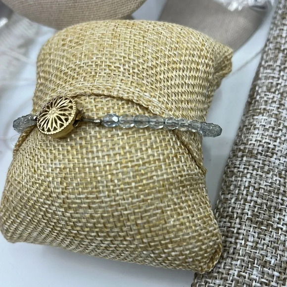 Vintage 8" Crystal Bracelet with Gold-Tone Filigree Clasp - Picture 6 of 7